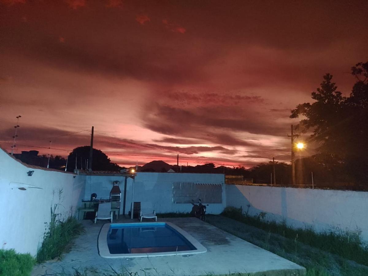 Vila Agradavel Com Piscina. Villa Peruíbe Eksteriør billede